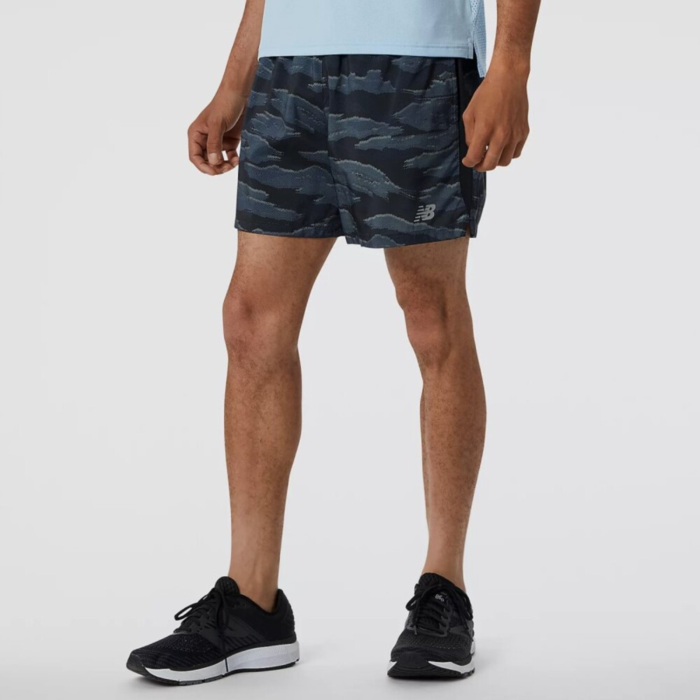 Imagen SHORT NEW BALANCE ACELERATE 5IN SHRT NEGRO MULTI MS93188-BMM