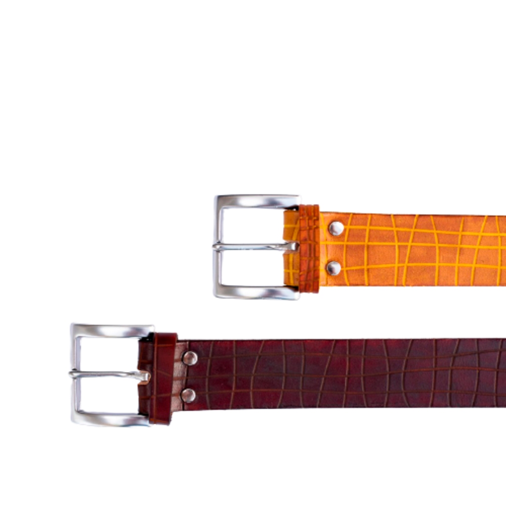 Cinturón piel grabada.