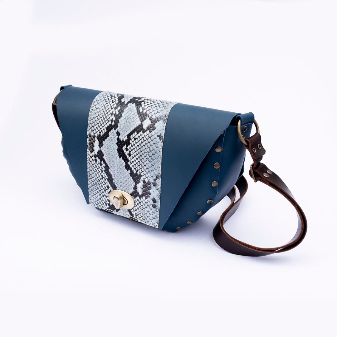 Bolso piel con estampado de serpiente