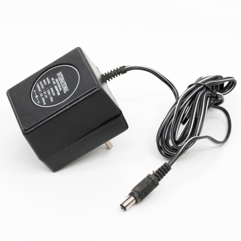 BVC Alimentador 500 Mah. International Universal Ac-dc 220-v-50hz  A 6 Voltios