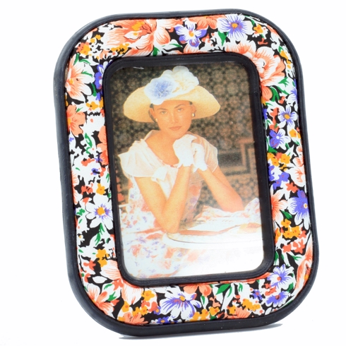 Christian Gar Portafotos De Tela Estampada 071-1103 Tamaño 12x10 Cm