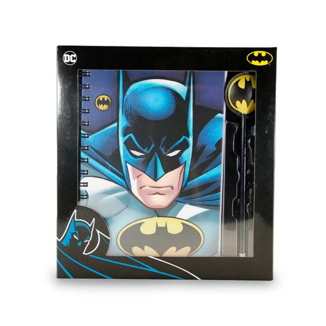 Karactermania Pack Regalo Karactermania Cuaderno más Lapiz DC Batman 24x23x2.5