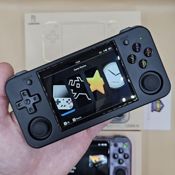 miniatura Consola Retro Emuladora MR.Anbernic RG35XX H