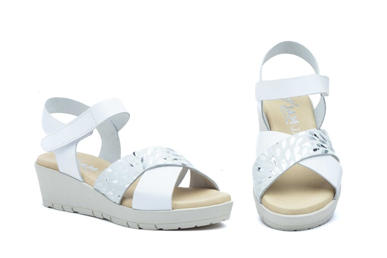 Sandalias Piel con Cuña y cierre Velcro 01