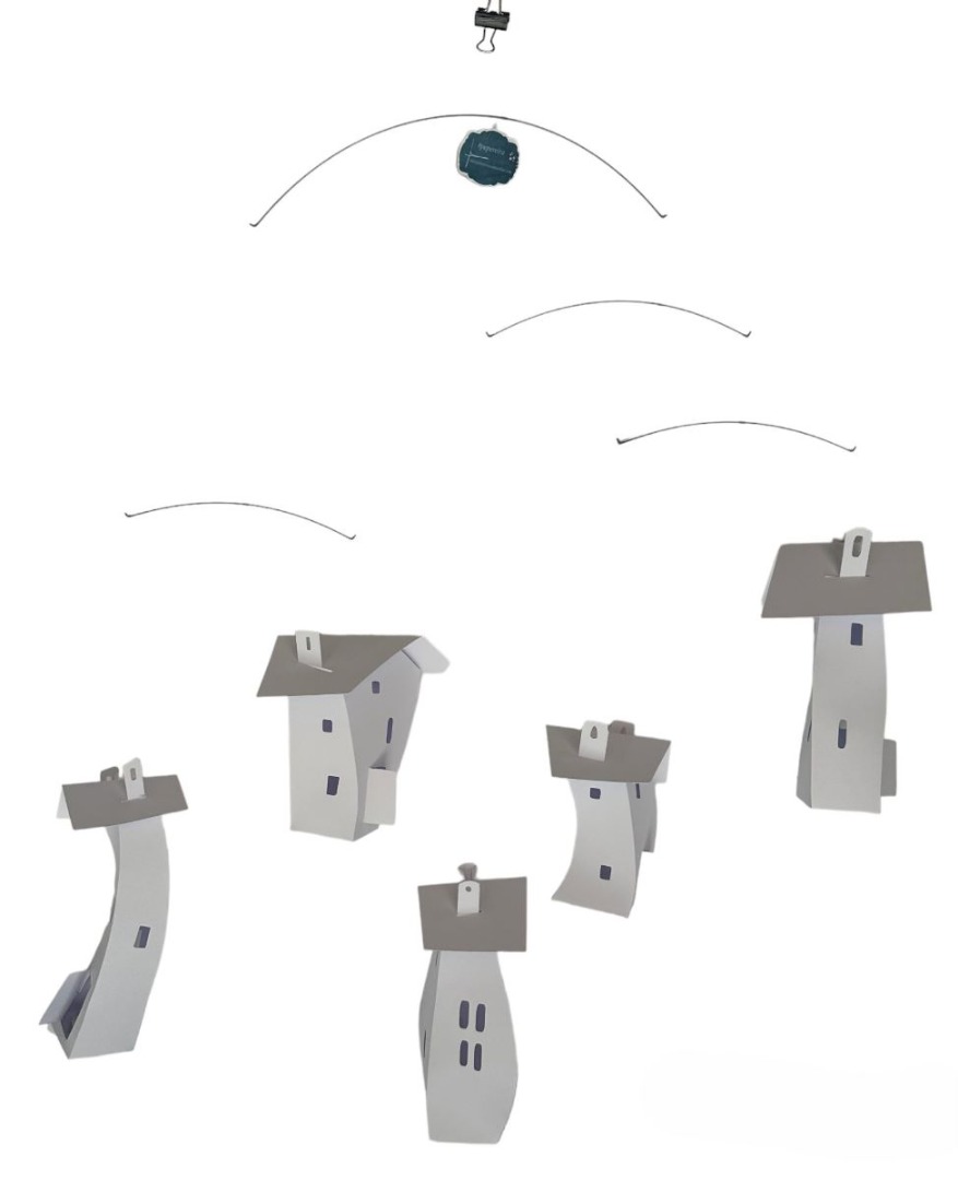 Móvil casitas curvadas blancas papel