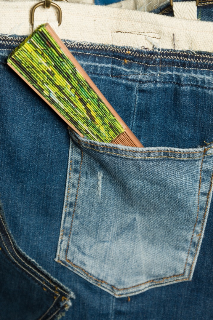 miniatura Abanico de madera y tela, exclusivo, moderno. Hecho a mano