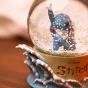 miniatura Figura Bola de Nieve Disney Stitch Playa Guitarra 11x9x8cm 3