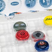 miniatura Estuche Leuchtturm para 96 tapas de botellas Cavidades cuadradas 3