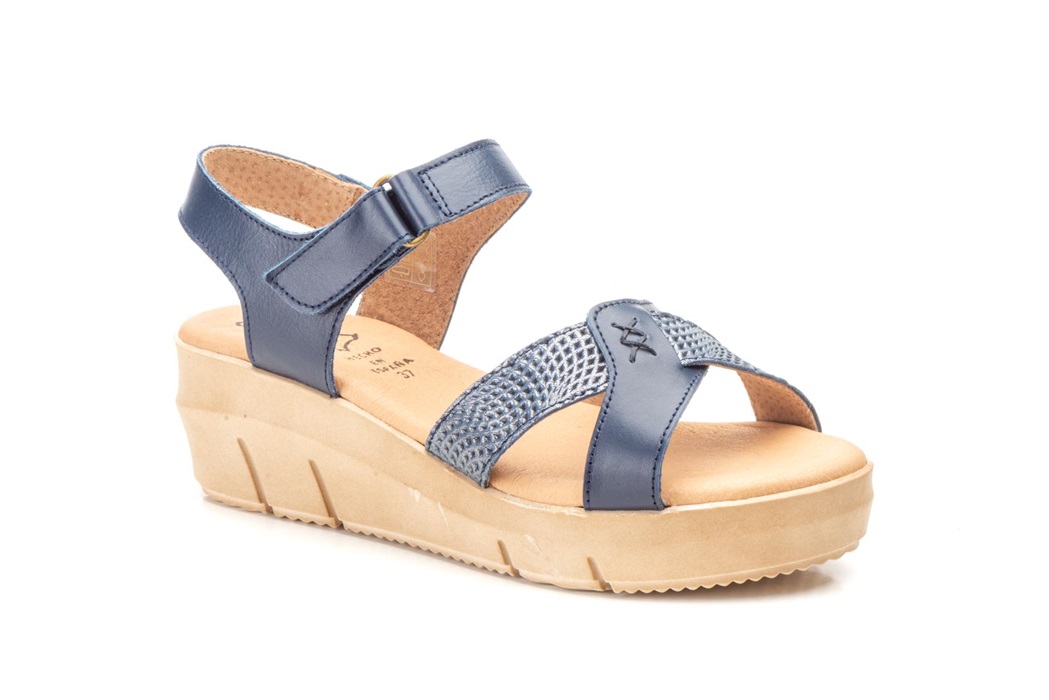 Sandalias de piel en color azul con un diseño cruzado elegante Tallas 35 a la 41