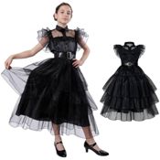 miniatura este vestido negro es una réplica impresionante del que usa el personaje en la serie.