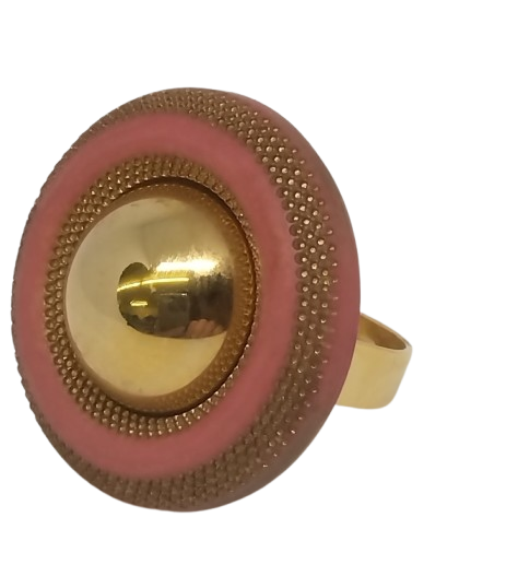 Anillo rojo con media esfera dorada