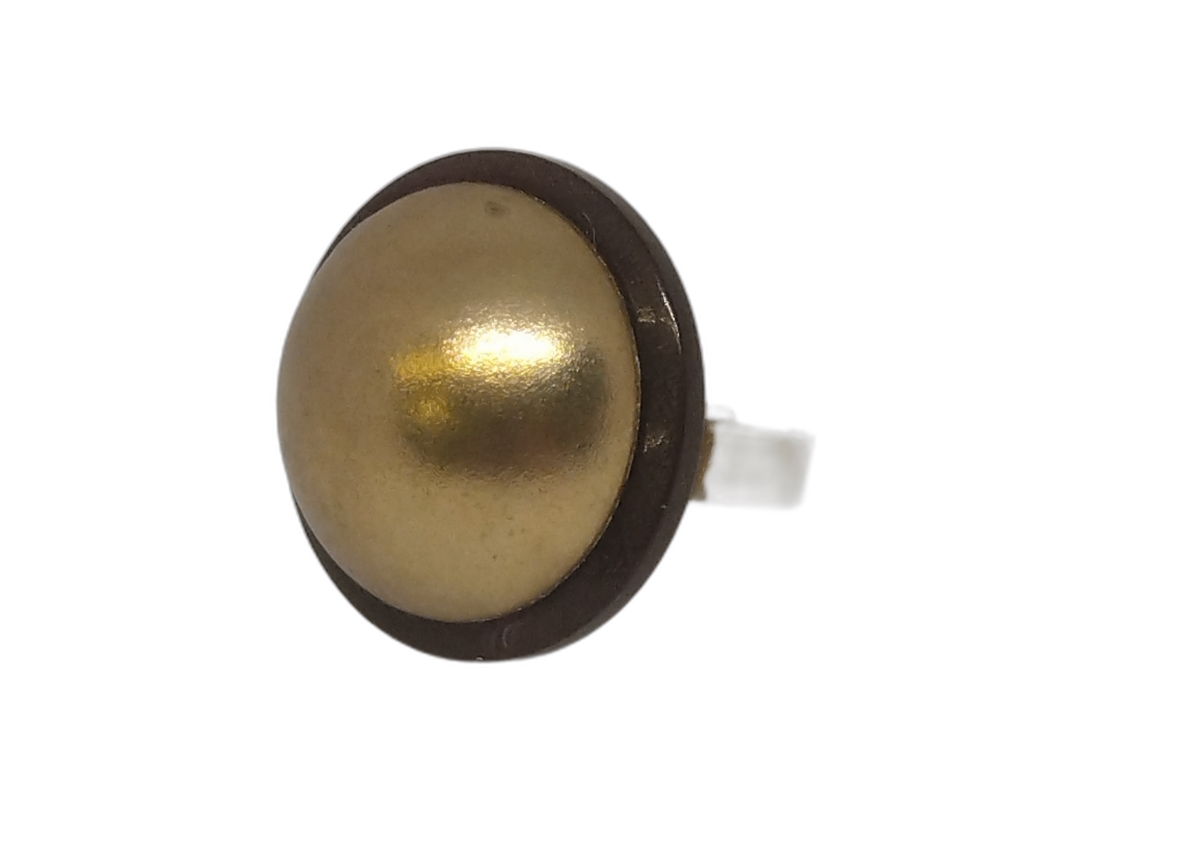 Anillo sostenible media esfera dorada