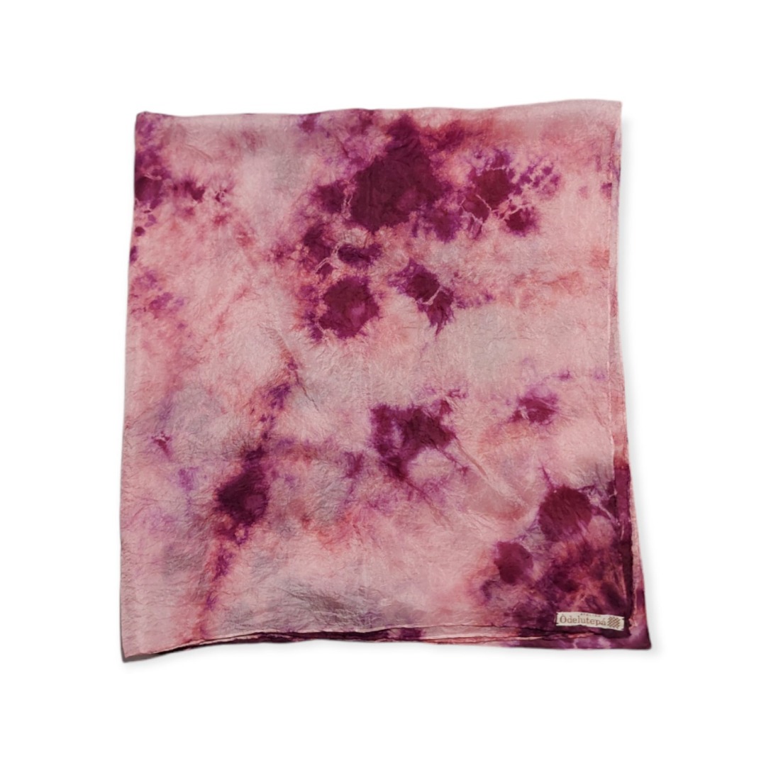 muy suave,pañuelo de seda natural efecto arrugado modelo Hermes Nomeoligero y de alta calidad. Sin duda, una pieza única. ¡Todo un lujo para ti o para re-galar! Correos Market desde el deseo de continuar garantizando la calidad y crecimiento sos-tenible