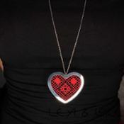 miniatura Collar Corazón y Encaje de Bolillos en Rojo