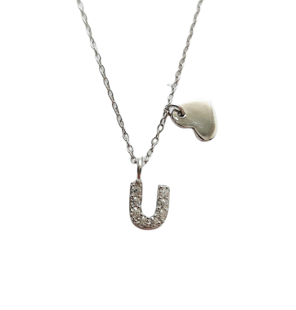 Gargantilla con inicial U, corazón y cadena