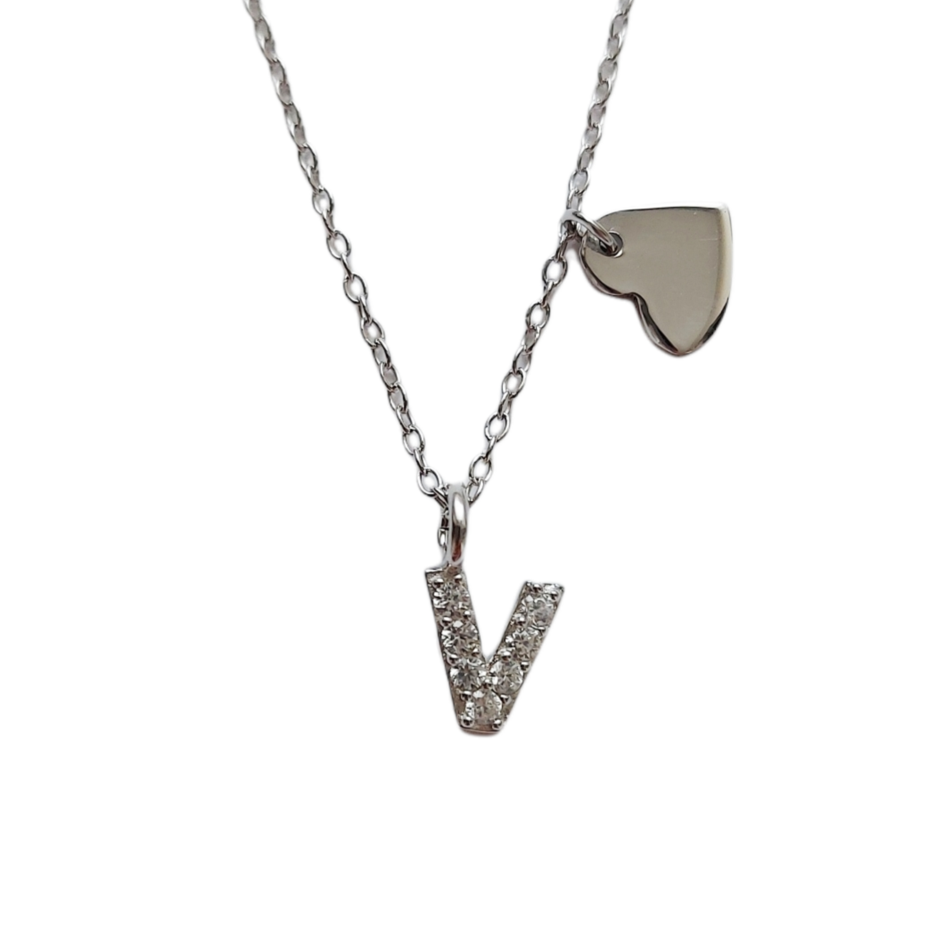 Gargantilla con inicial V, corazón y cadena