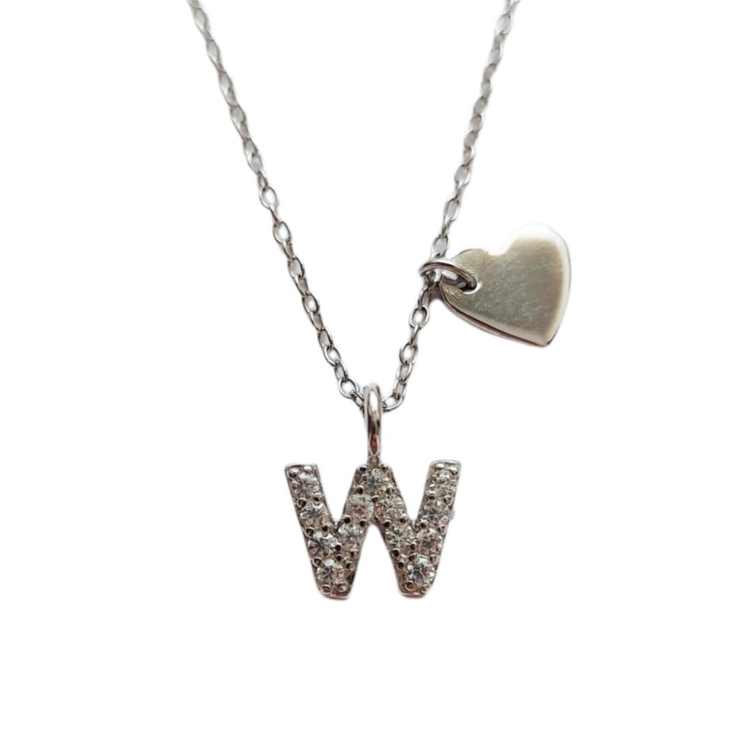 Gargantilla con inicial W, corazón y cadena