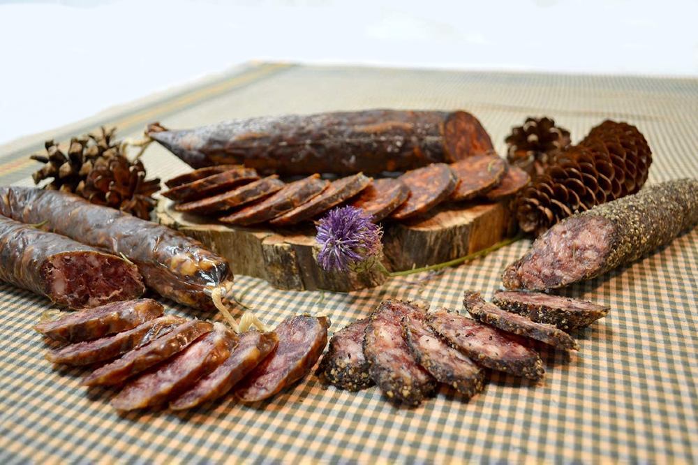 miniatura Chorizo Cular de Ciervo Montes Universales envasado al vacío (300g)