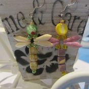 miniatura libélulas crema y verde y rosa y amarillo