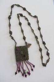 miniatura collar bolsito tejido de rocallas 2