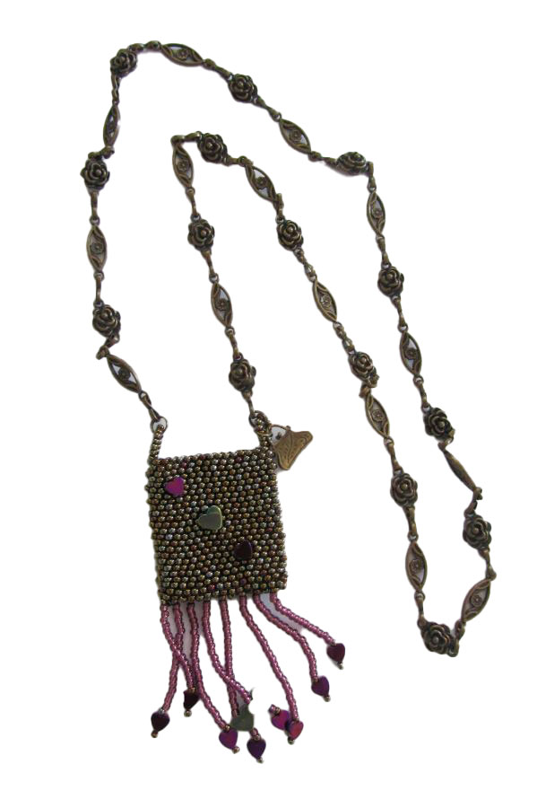 Collar bolsito tejido de rocallas 1