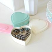 miniatura Set 5 moldes galletas con forma de corazón en de caja metal