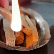 miniatura Palo Santo para Quemar Incienso Natural - Palo Santo 100gr Madera Sagrada Corte Artesanal + Pulsera 