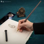 miniatura Varita Bolígrafo Harry Potter con Soporte Escudo Hogwarts de Draco Malfoy +-25cm 3