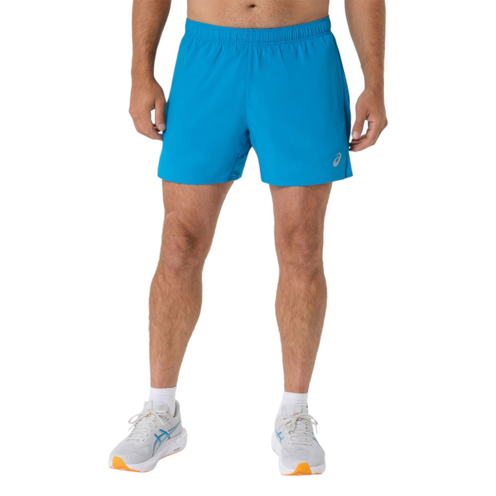 Imagen SHORT ASICS CORE 5in AZUL AEGEAN 2011D214-400 HOMBRE RUNNING