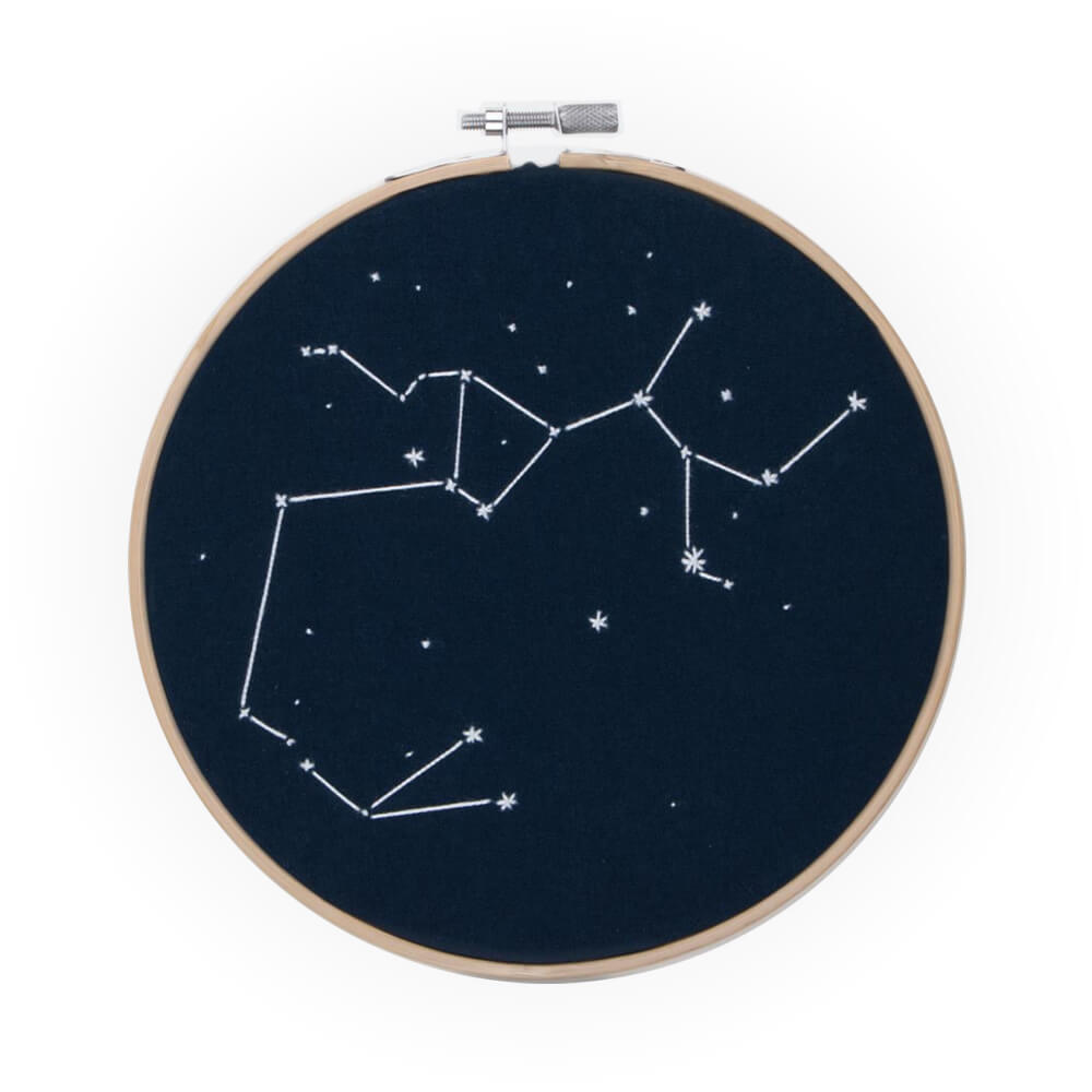 Constelación fosforescente bordada a mano 17 cm