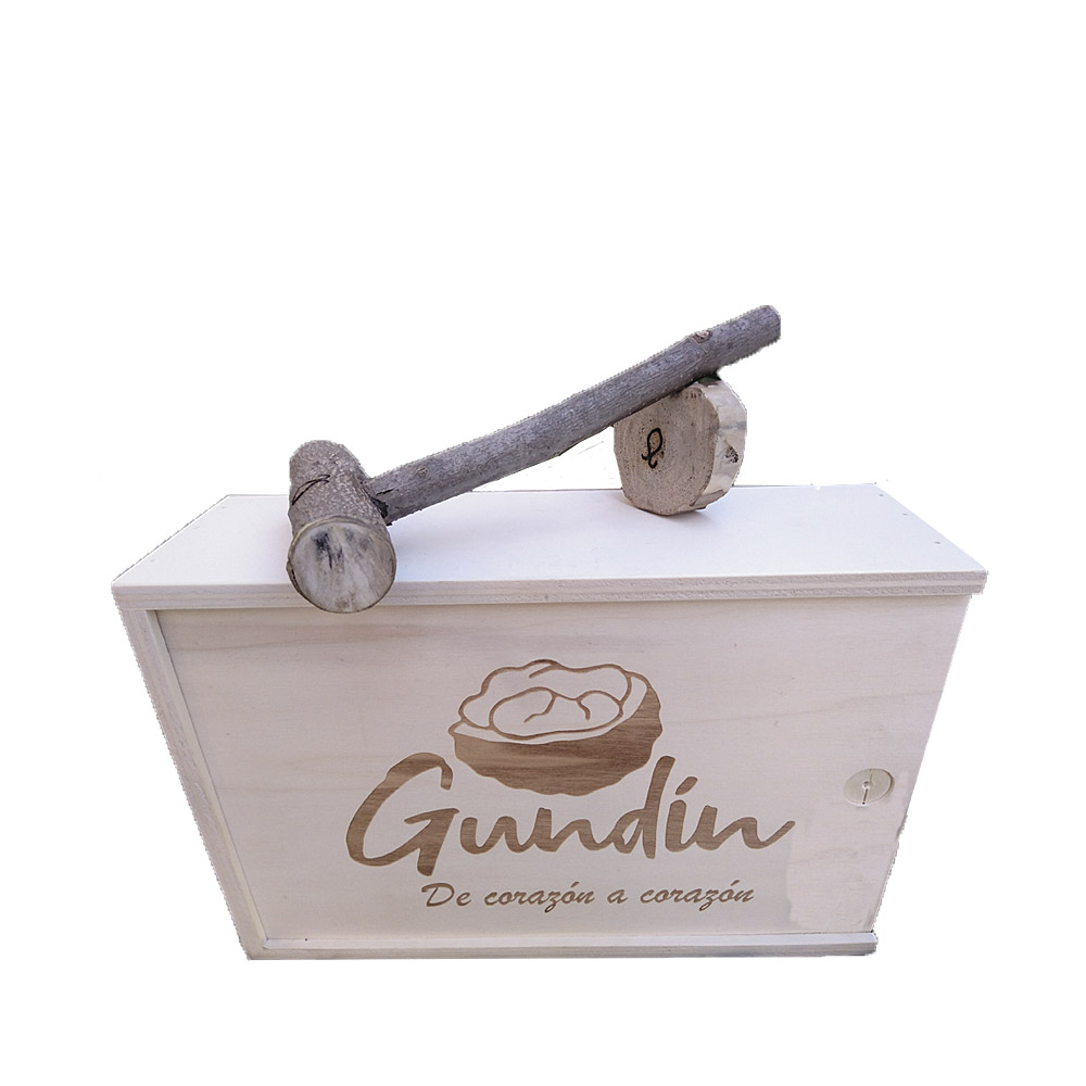 Lote selección de nueces en caja de madera